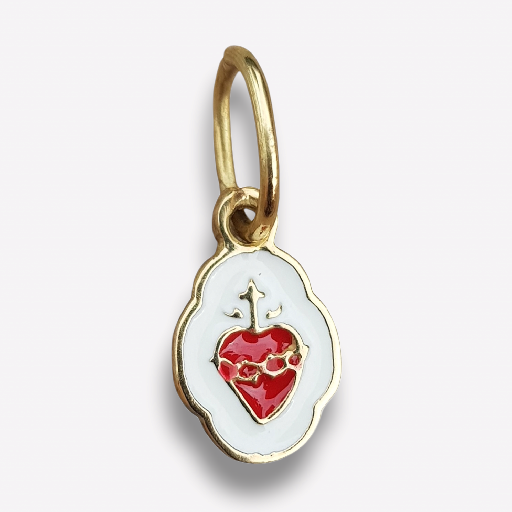 Sacred heart hot sale gold pendant